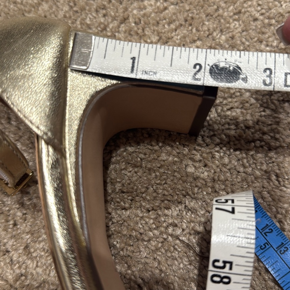 Naturalizer Elegant Gold Women's Sandals - Picture 3 of 8